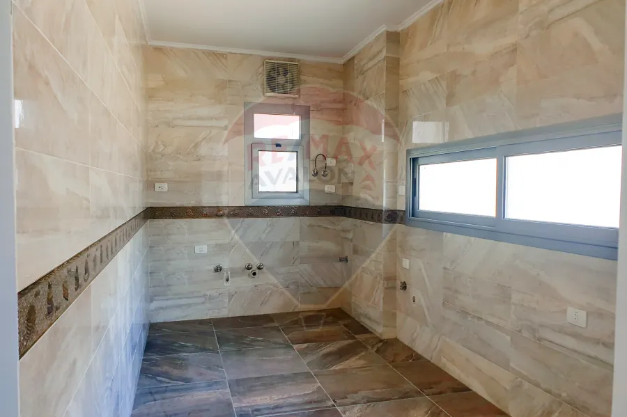 شقة للإيجار 195 م رشدي (ش أبو قير)