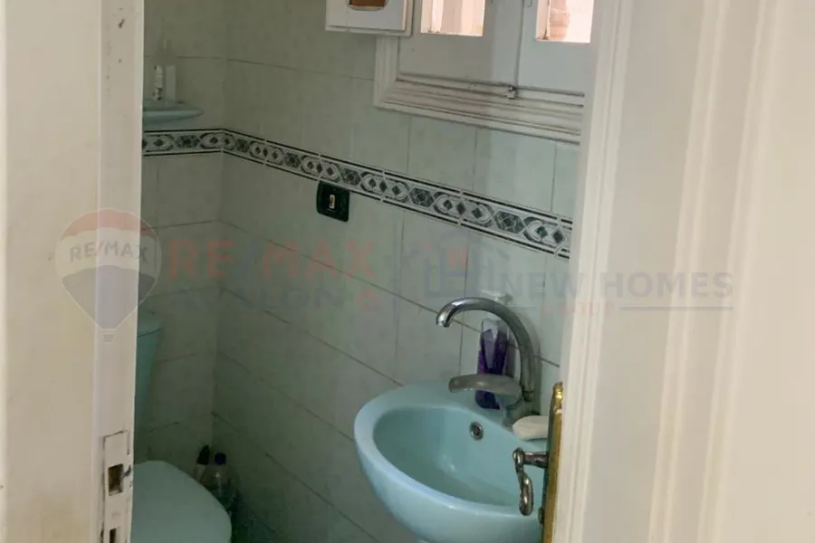 شقة للبيع 200 م كامب شيزار (ش بور سعيد )