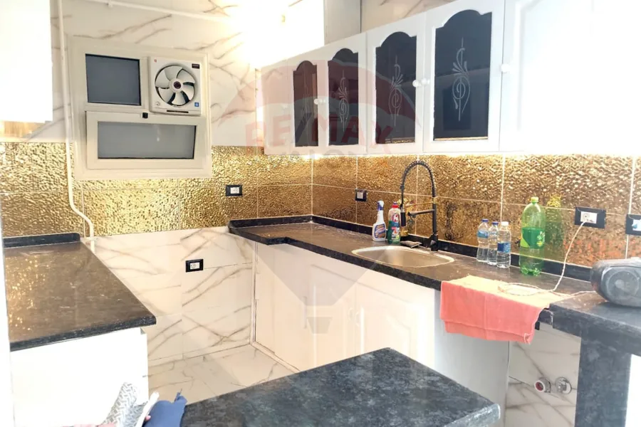 شقة للايجار 160 م لوران (علي الترام مباشر)