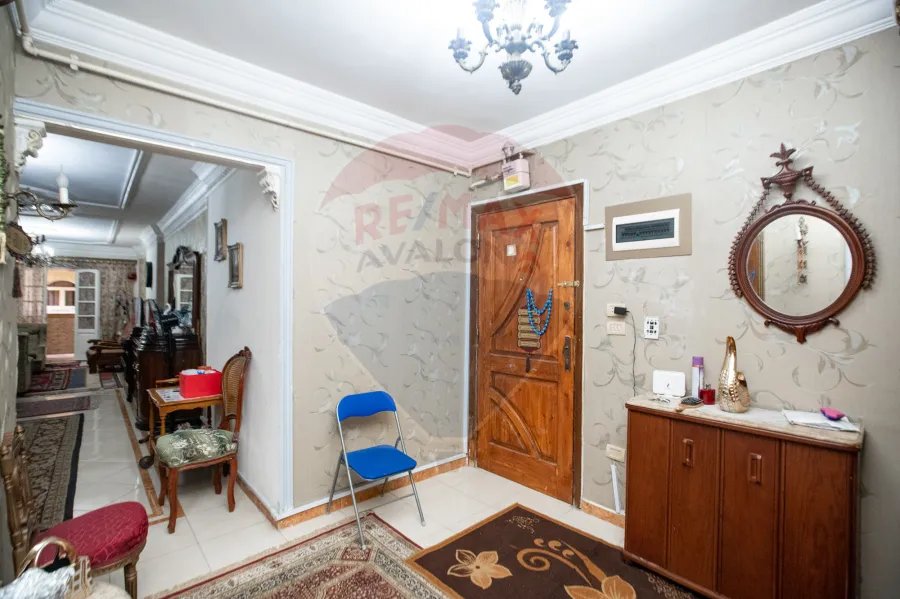 Apartment for sale 150 m Camp Ceasar (Steps from the sea)