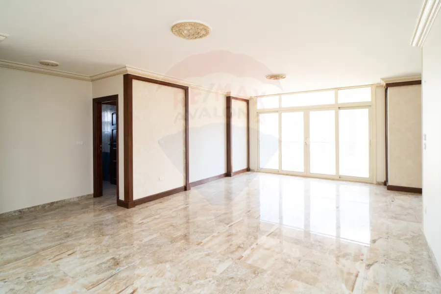 شقة للايجار 235 م سبورتنج (ش ابو قير)