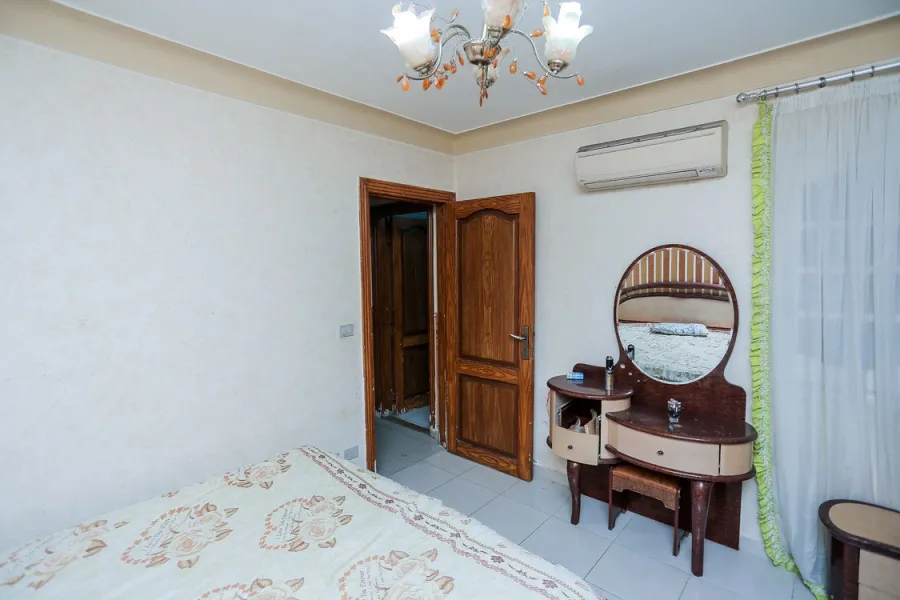 شقة للايجار مفروش 170م العصافرة (على البحر مباشرة)