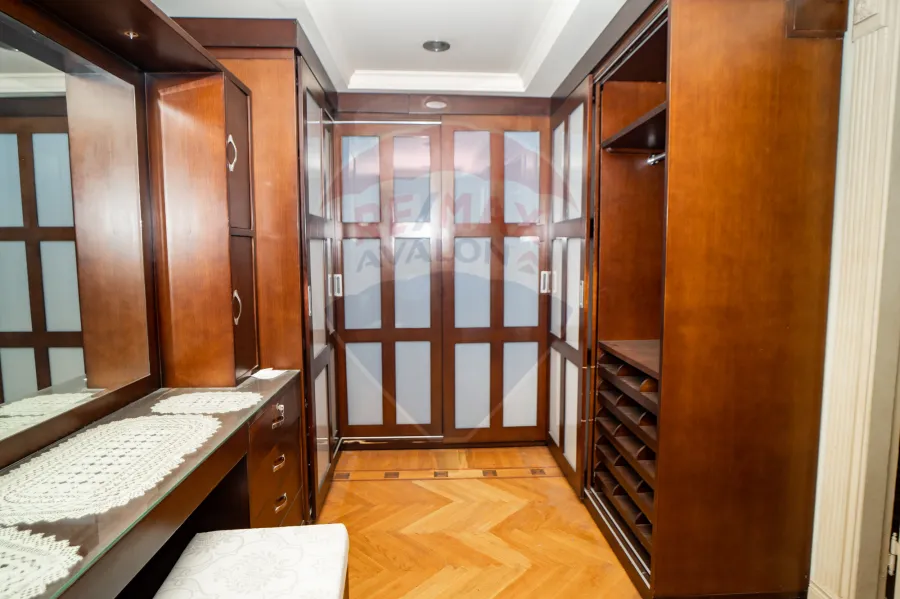 شقة للبيع 636م سموحة (ش البرت الاول - عمارات البارون)