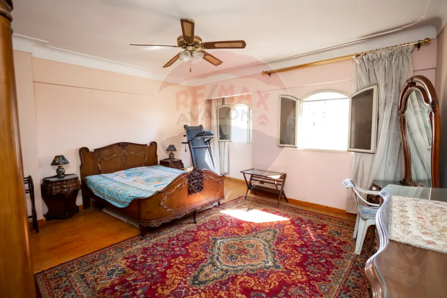 شقة للبيع لوران (ش أحمد ذو الفقار- خطوات من البحر)