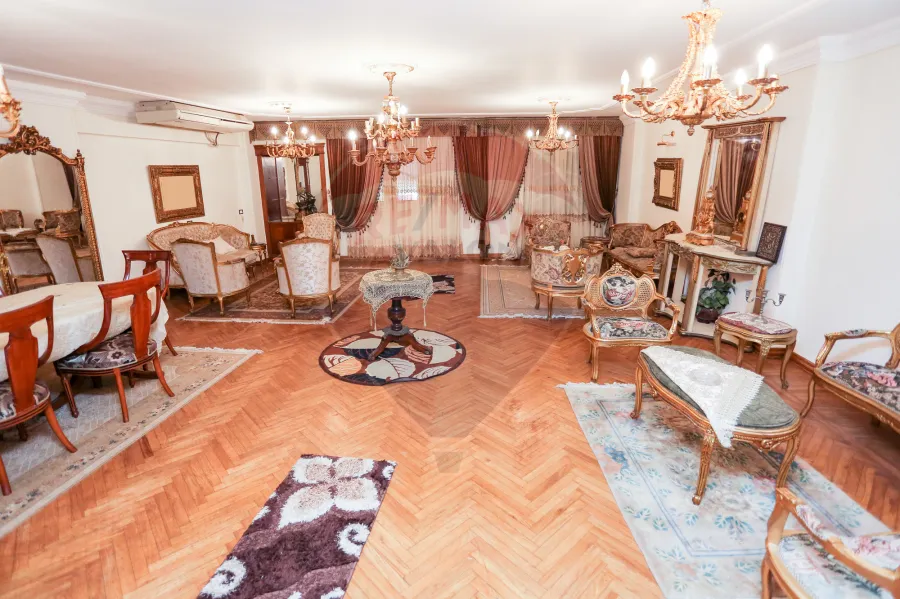 شقة للبيع 260م  وابور المياه (خطوات من ميدان زويل)