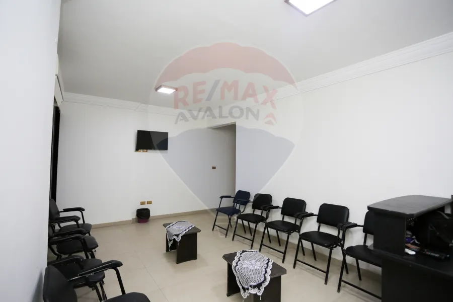 شقة إداري للبيع 55 م رشدي (علي الترام مباشرة)