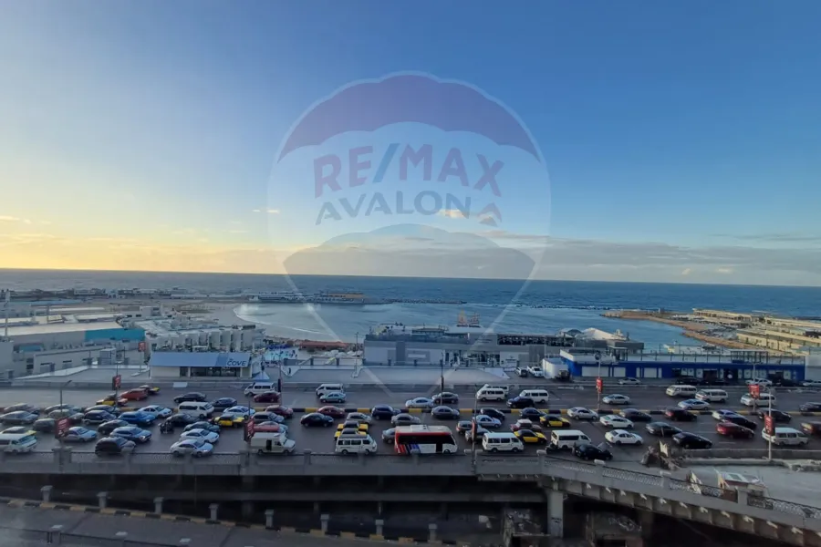 شقة للايجار 400 م جليم (علي البحر مباشرة)