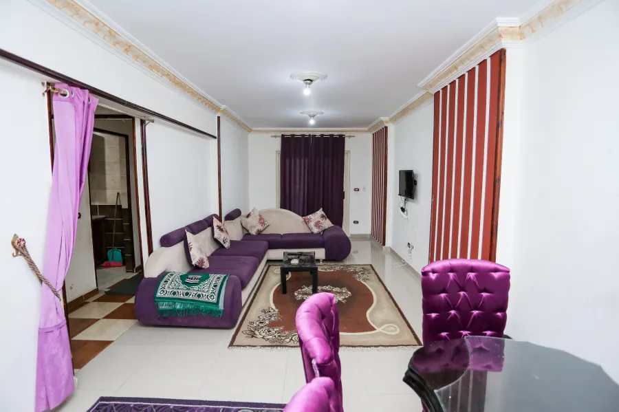 شقة مفروش للإيجار 140 م ميامي ( خلف سنترال ميامي)-