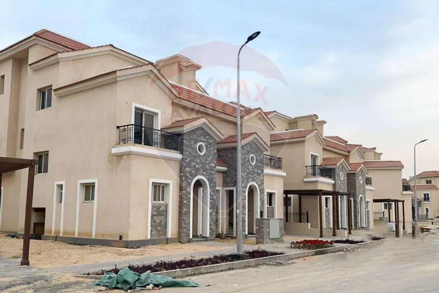 فيلا توين هاوس للبيع  354 م (صواري)