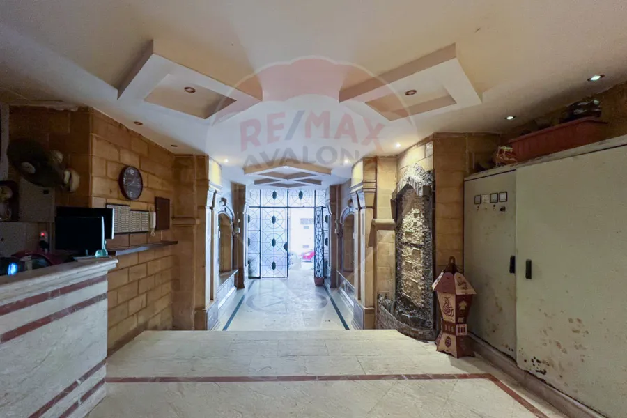 شقة للبيع 220 م سموحة (ش فوزي معاذ - ابراج كيروسيز)