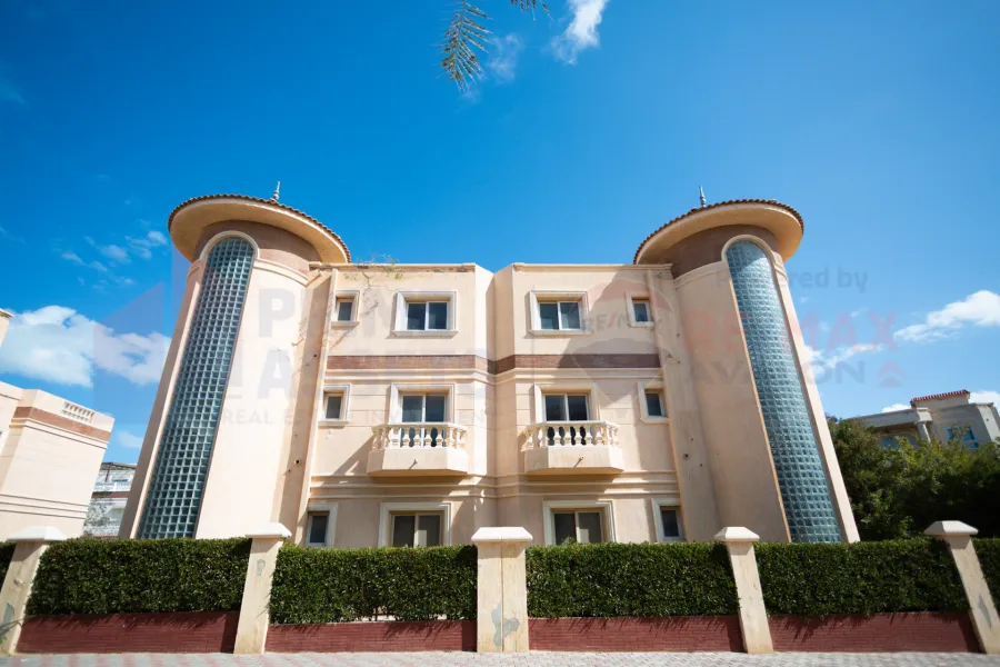 فيلا ستاند الون للبيع 560 م كينج مريوط (العروبه رويال)