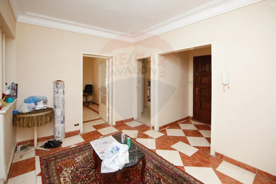 عقار للبيع 350م الأرض/800م مبانى لوران (خطوات من الترام)