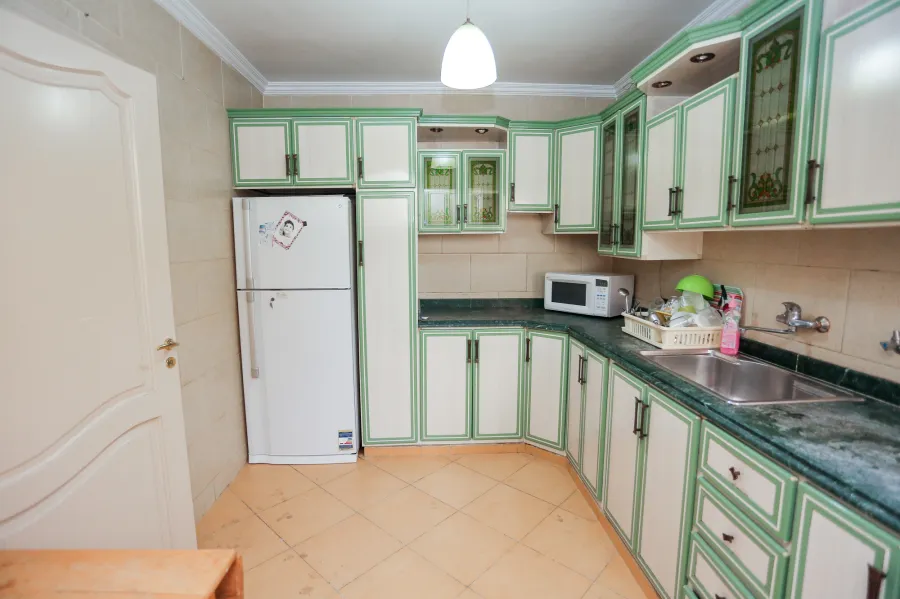 شقة للبيع 188م لوران (خطوات من ش أبو قير)