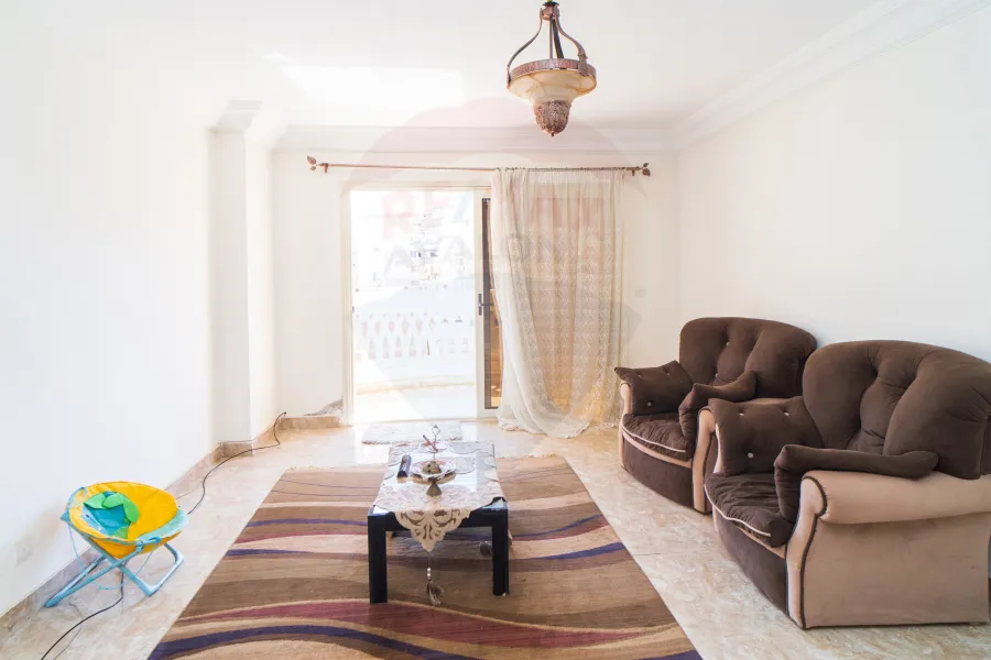 شقة للبيع 200 م لوران (ش الأقبال الرئيسي)