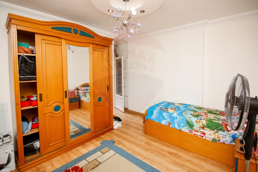 شقة للبيع 170 م كامب شيزار (خطوات من كوبري الجامعه)