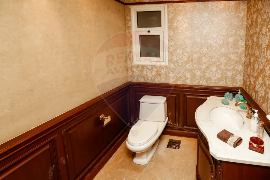 شقة للبيع 365 م السرايا ( على البحر مباشرة )