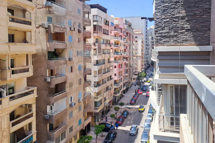 شقة للايجار المفروش 140 م سموحة (ش مصطفي كامل)