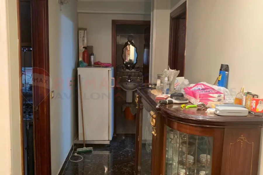 شقة للبيع 220 م الوزارة (ش أبو قير)