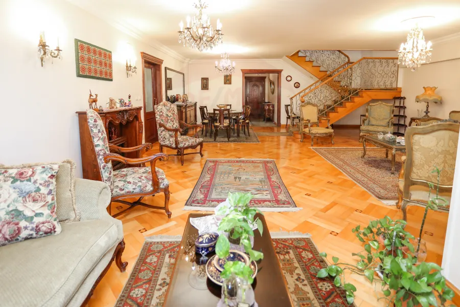 شقة دوبلكس للبيع 320 م + 100 م روف سموحة (ش فوزي معاذ)