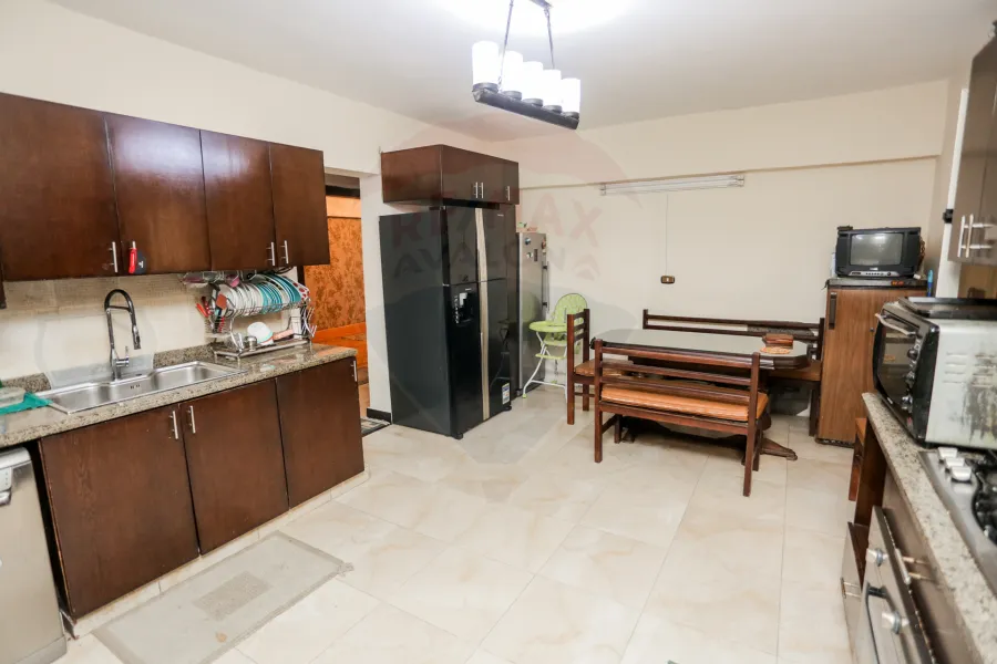 شقة للبيع 400 م زيزينيا (خطوات من متحف المجوهرات)