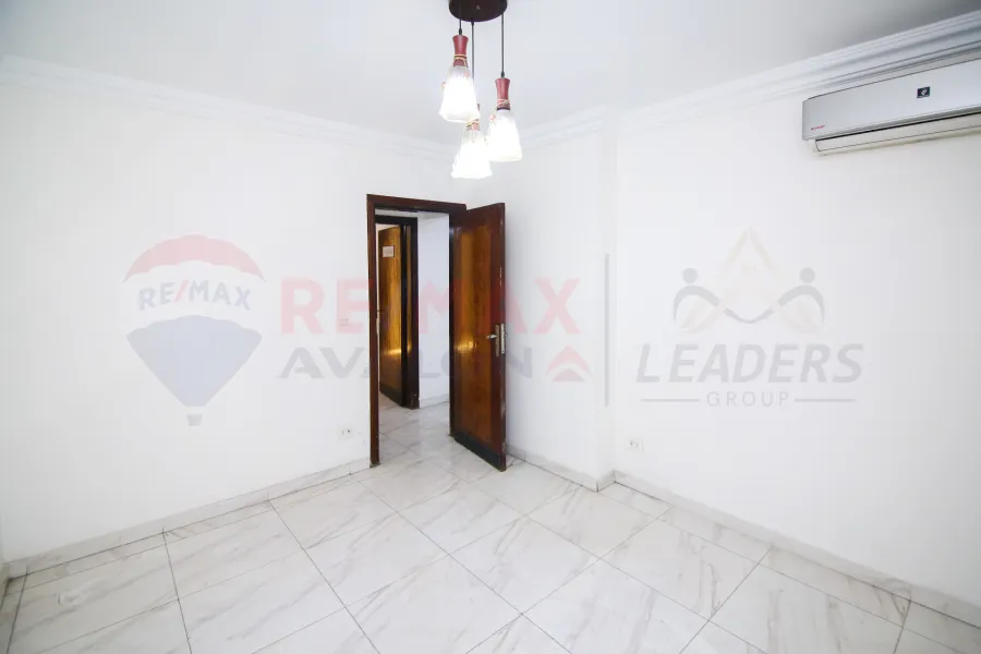 Administrative apartment for rent 175 m Cleopatra (Army Road)