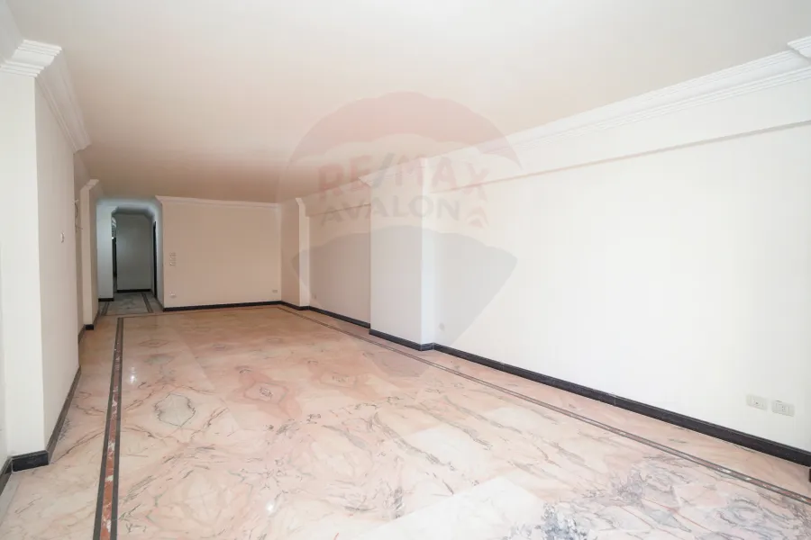 شقة للبيع 230 م جليم (ش أبو قير) - أول سكن