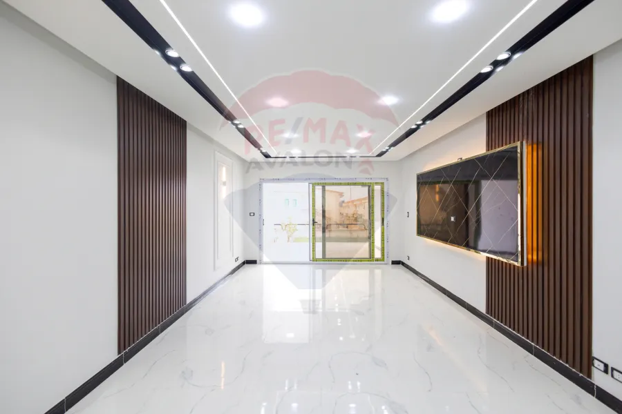 شاليه أرضي + حديقة للبيع الساحل (بالم بيتش)