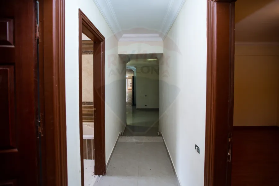 شقة للبيع 235 م سموحة (خطوات من مصطفي كامل وش بهاء الدين الغتوري)