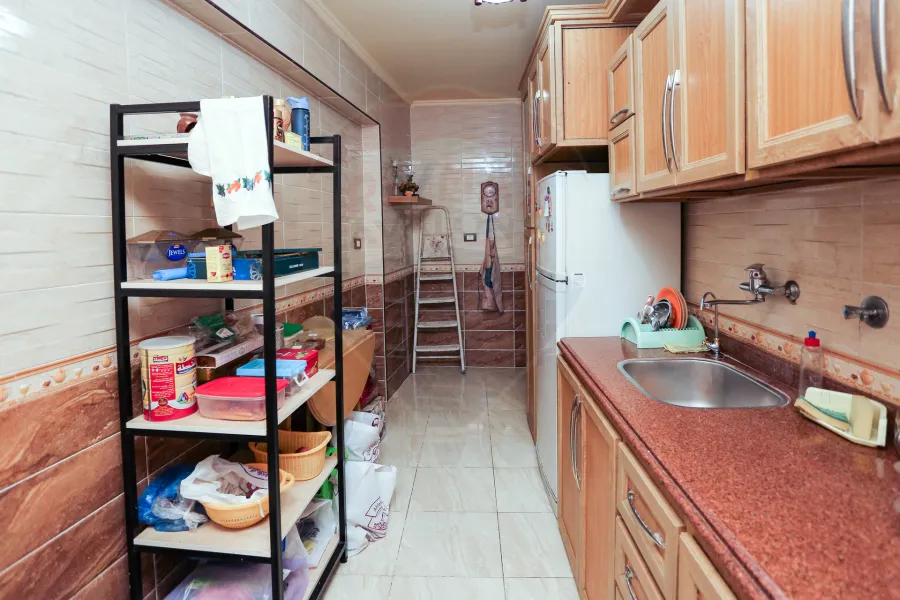 شقة للبيع 195 م كفرعبدة (ش امير البحار)