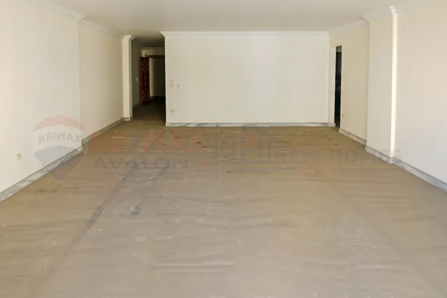 Apartment for rent 238 m Louran (El-Eqbal main st.)