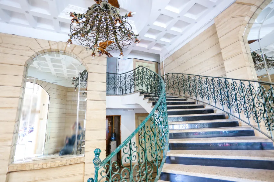 شقه للبيع  250 م كفر عبده ( خطوات من ميدان سانت جيني )