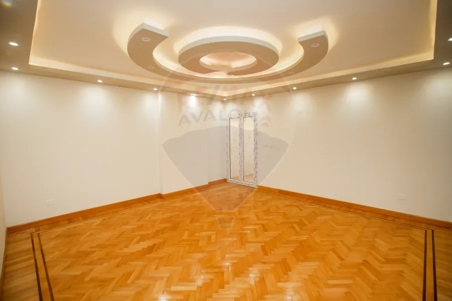 شقة للبيع 220 م مصطفى كامل (على الترام مباشرة) - أول سكن - شقة ناصية