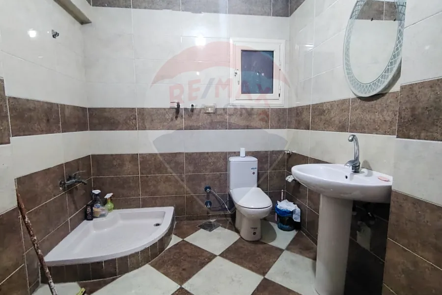 شقة للبيع 160 م لوران ( خطوات من البحر )