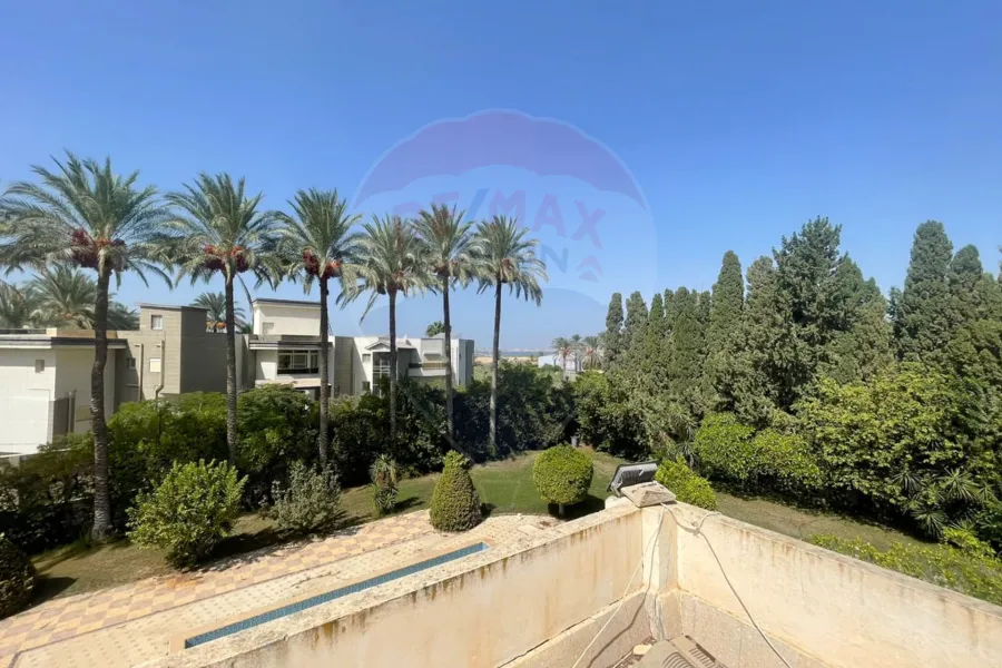 فيلا دوبلكس مسجلة للبيع 2,150 م كينج مريوط ( كمباوند بجوار فندق افريكانا )