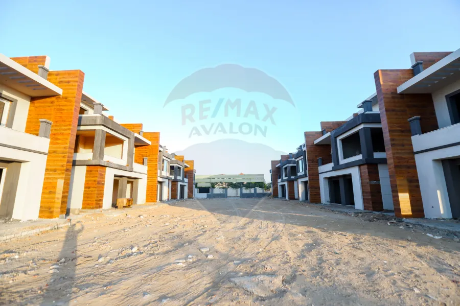 فيلا توين هاوس للبيع 315 م كينج مريوط (كومباوند Spring Star)