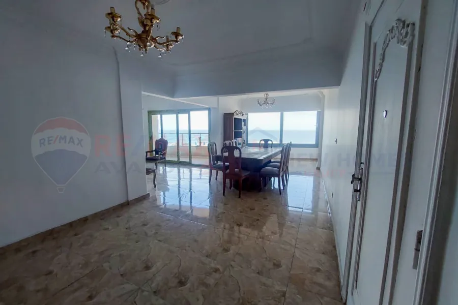 شقة للايجار 160 م كليوباترا (علي البحر مباشرة)