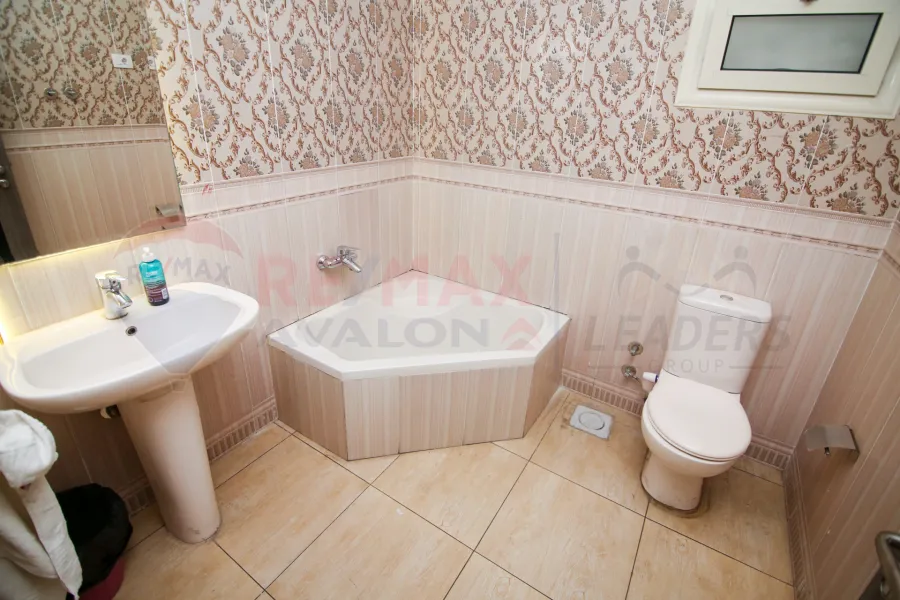 Administrative apartment for sale 185 m Smouha (Fawzy Moaz St. - Brand Building)