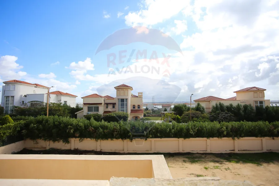 فيلا ستاند الون للبيع 1,200 م كينج مريوط (اليكس ويست)