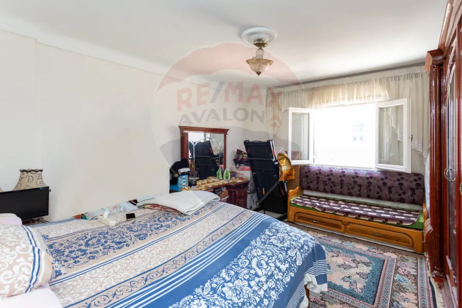 شقة للبيع 195 م  سيدي بشر (ش صالح حمدي)