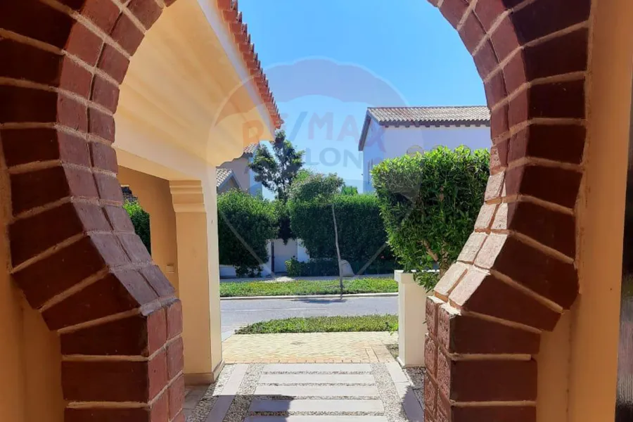 فيلا ستاند الون للبيع الساحل ( مراسي - خطوات من club house and north beach - نموذج v1)