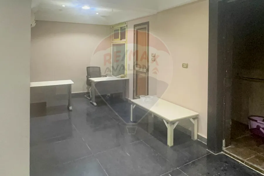 مكتب إداري للإيجار 100 م سيدي بشر (علي البحر مباشرة)