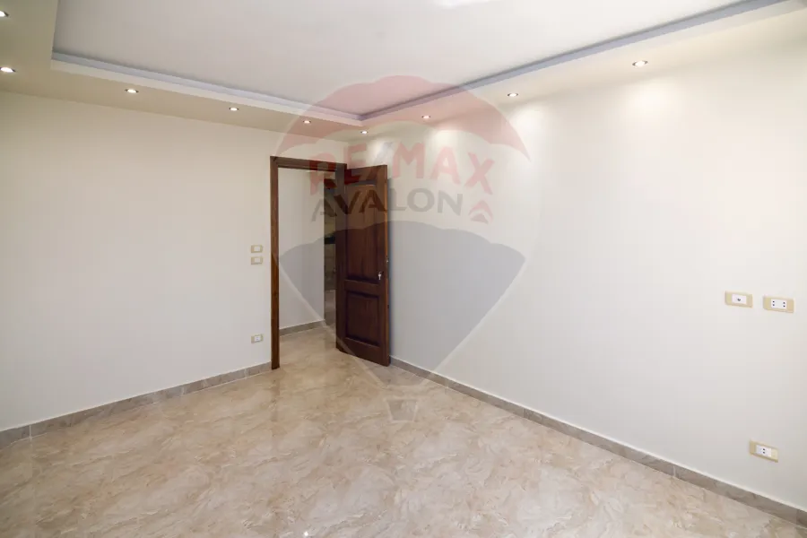 شقة للبيع 135 م جليم (ش محمد مقبل - متفرع من البحر)