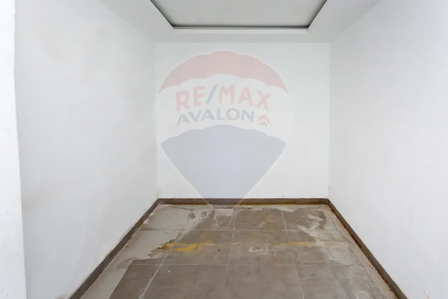 مول للبيع 790 م  لوران (تقاطع شارع الإقبال مع الترام)