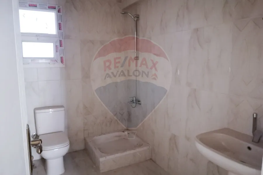 شقة للإيجار 170م سموحة (كومباوند الصيادلة)