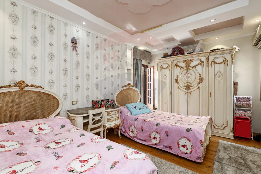 Apartment for sale 200 m Gleem ( second number of Abu Qir St. )