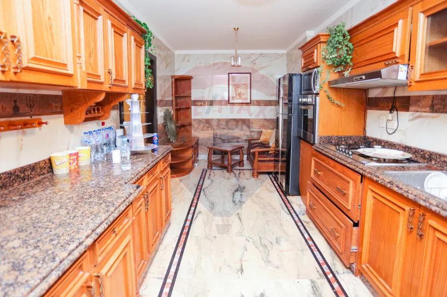 شقة للبيع 245 م جليم ( طريق الحريه - ش ابو قير  )