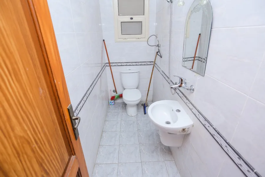 شقة للايجار مفروش 170م العصافرة (على البحر مباشرة)