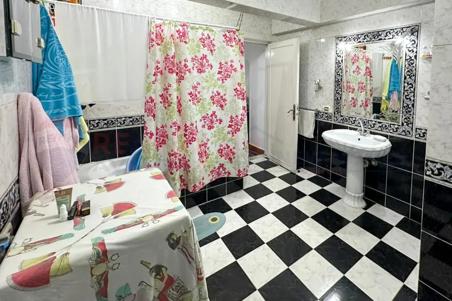 شقة للبيع  200 م جناكليس (ش  محمد باشا محسن)