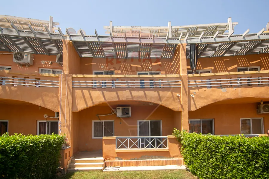 شالية بجاردن للبيع (رويال بيتش - رأس الحكمة) 80 م + 62 م جاردن