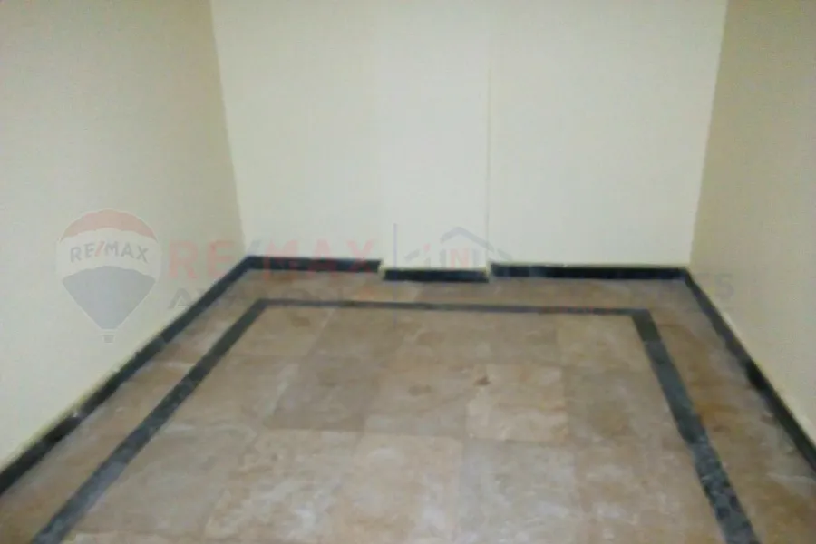 Administrative apartment for rent 210 m (net) El-Nozha Airport (on the Highway)